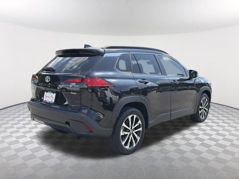 Used 2022 Toyota Corolla Cross XLE w/ Convenience Package FWD image 6