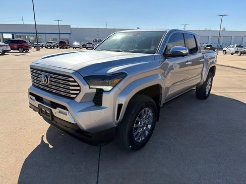 Used 2025 Toyota Tacoma Limited image 7