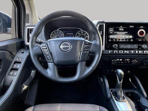 Certified 2025 Nissan Frontier SV w/ SV Convenience Package RWD image 6
