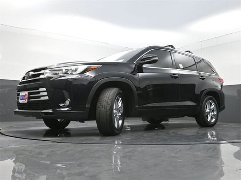 Used 2018 Toyota Highlander Limited image 28