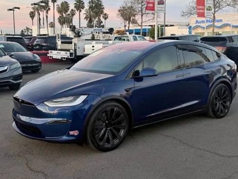 Used 2022 Tesla Model X Plaid image 2