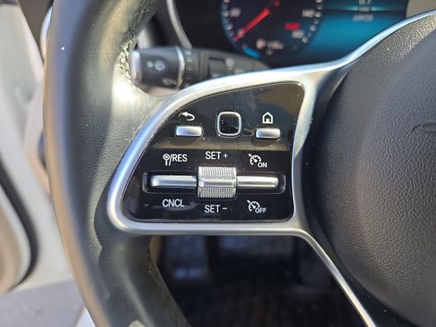 Used 2021 Mercedes-Benz GLC 300 4MATIC image 23