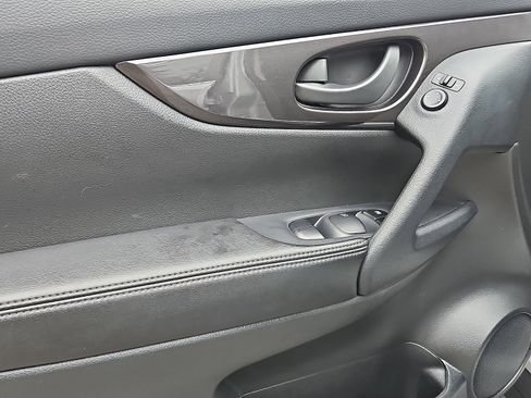 Certified 2019 Nissan Rogue S image 12