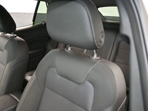 Used 2025 Chevrolet Trax LT w/ LT Convenience Package image 16