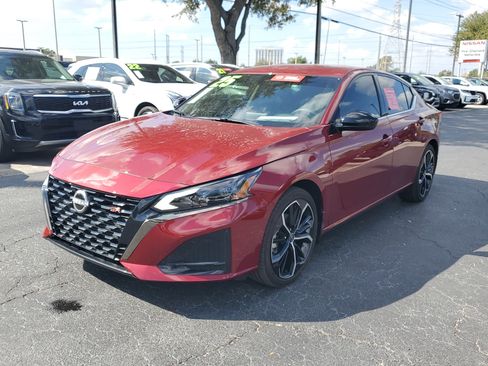 Certified 2025 Nissan Altima 2.5 SR image 3