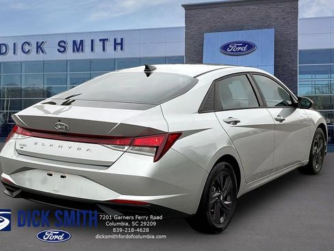 Used 2021 Hyundai Elantra SEL w/ Convenience Package FWD image 6