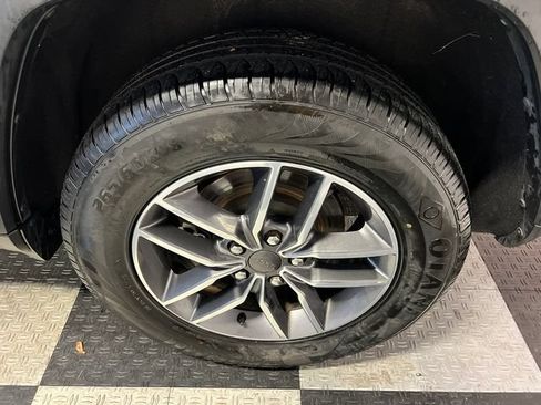 Used 2019 Jeep Grand Cherokee Limited RWD image 16