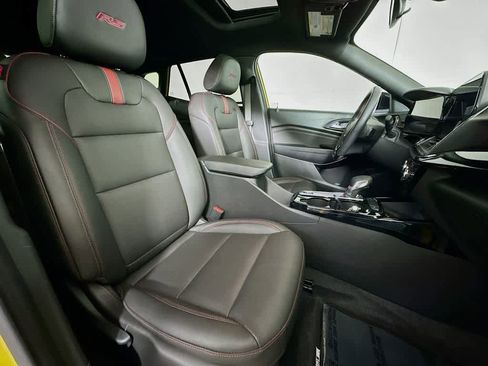 Used 2024 Chevrolet Trax RS w/ Sunroof Package image 14