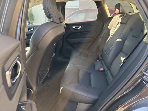 Used 2025 Volvo XC60 B5 Plus image 31