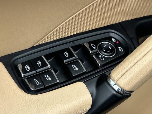 Used 2018 Porsche Cayenne S w/ Premium Package Plus image 20