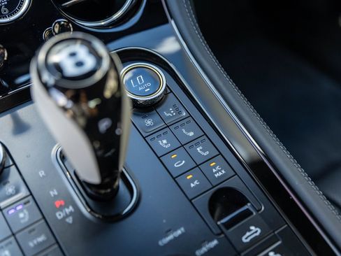 Certified 2025 Bentley Continental GTC AWD/4WD image 36