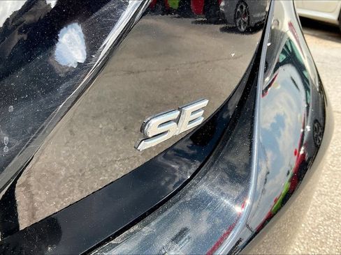 Used 2019 Toyota Camry SE FWD image 22