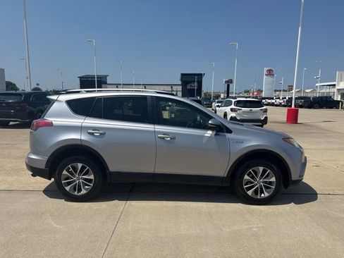 Certified 2018 Toyota RAV4 XLE w/ Convenience Package AWD/4WD image 3