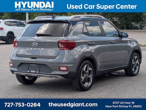 Certified 2022 Hyundai Venue Limited w/ Cargo Package FWD image 5