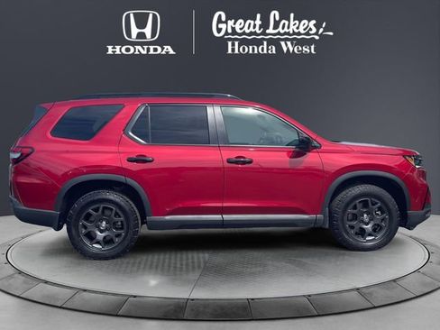 Used 2025 Honda Pilot TrailSport image 6