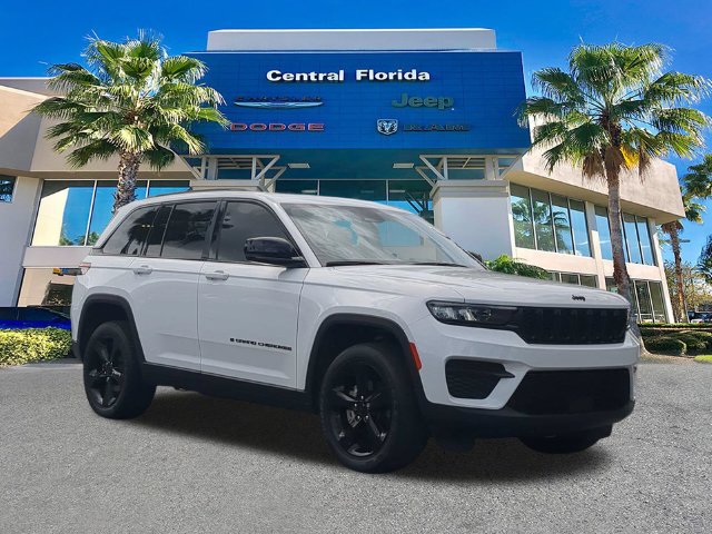 Used 2023 Jeep Grand Cherokee Altitude AWD/4WD image 2