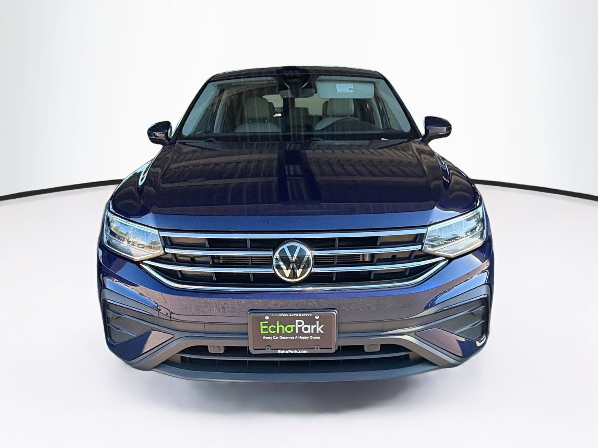 Used 2023 Volkswagen Tiguan SE AWD/4WD image 2