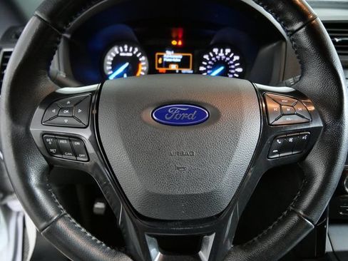 Used 2018 Ford Explorer XLT AWD/4WD image 21