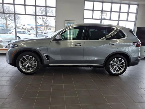 New 2026 BMW X5 xDrive50e w/ Premium Package AWD/4WD image 4