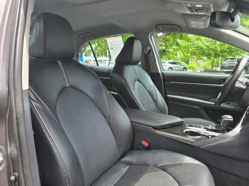 Used 2023 Toyota Camry XLE FWD image 12