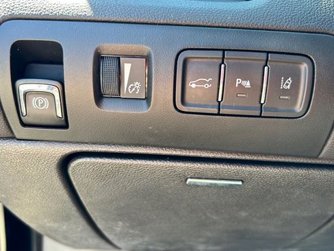 Used 2015 Chevrolet Impala LT w/ Convenience Package image 9