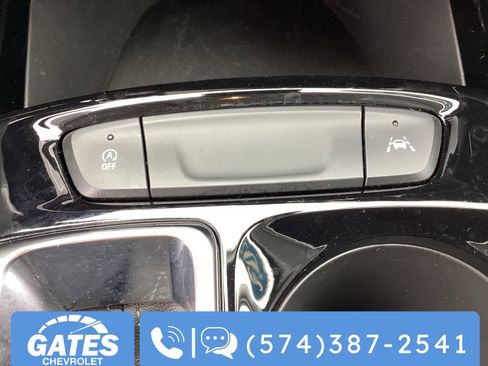 Used 2025 Chevrolet Trax LT w/ LT Convenience Package image 32