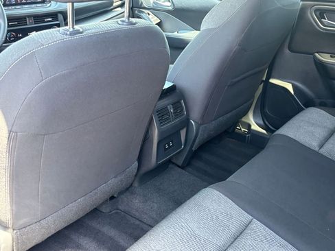 Used 2025 Nissan Rogue SV FWD image 24