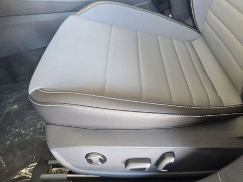 New 2025 Volkswagen Jetta SE FWD image 21