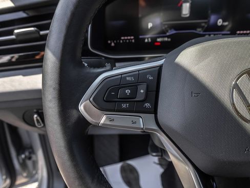 Certified 2025 Volkswagen Jetta SE FWD image 23