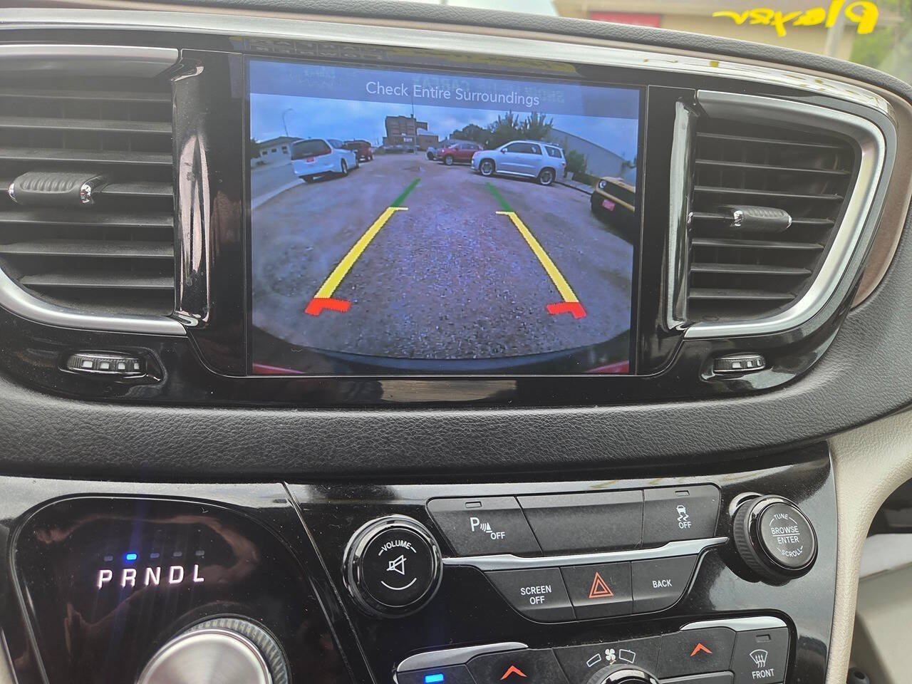 Used 2017 Chrysler Pacifica Touring-L Plus FWD image 10