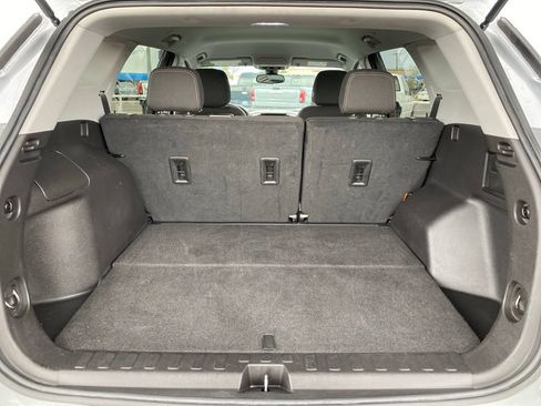 Used 2024 GMC Terrain SLE FWD image 16