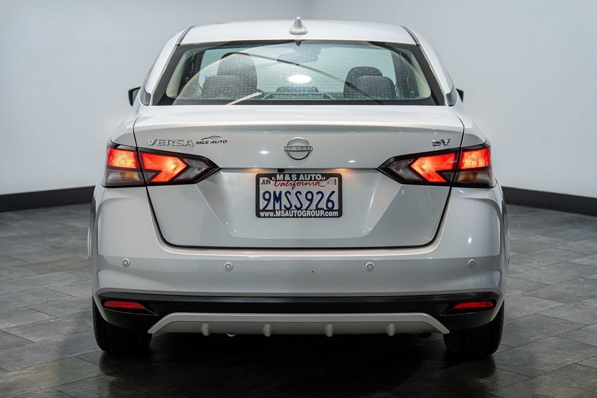 Used 2024 Nissan Versa SV FWD image 5