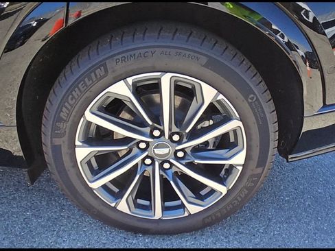 Used 2025 Cadillac Lyriq Sport AWD/4WD image 4