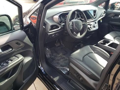 New 2026 Chrysler Pacifica Select AWD/4WD image 6