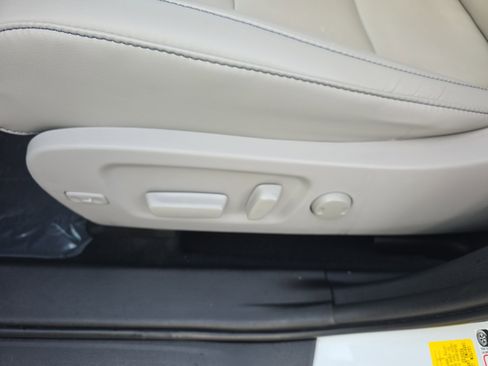 Used 2019 Toyota Highlander AWD V6 image 20