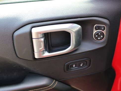 Used 2024 Jeep Wrangler Unlimited Sahara AWD/4WD image 11
