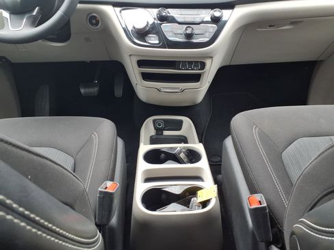 Used 2023 Chrysler Voyager LX FWD image 19