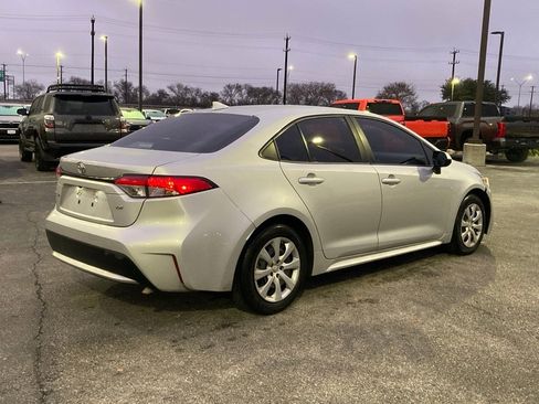 Used 2020 Toyota Corolla LE image 4