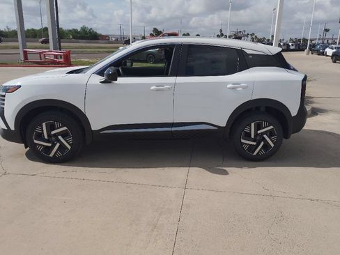 New 2026 Nissan Kicks SV w/ SV Premium Package FWD image 4