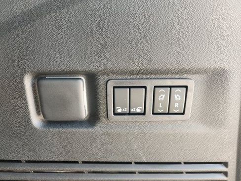 Used 2026 Chevrolet Suburban Z71 w/ Comfort Package image 36