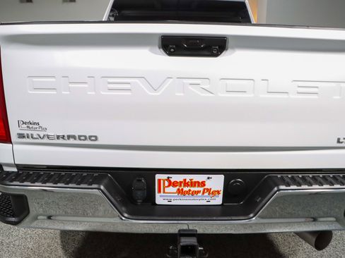 Used 2024 Chevrolet Silverado 2500 LTZ AWD/4WD image 8