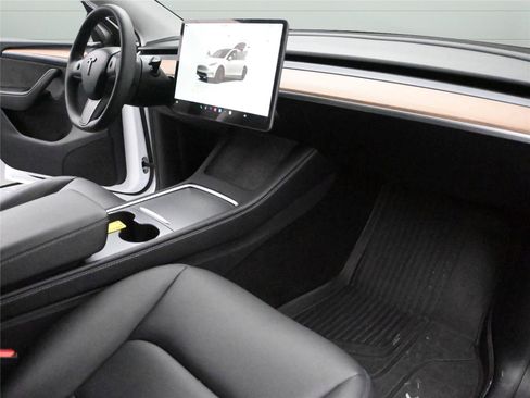 Used 2025 Tesla Model Y Performance image 16