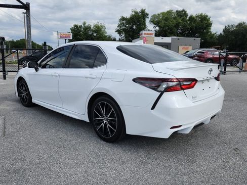 Used 2021 Toyota Camry SE FWD image 6