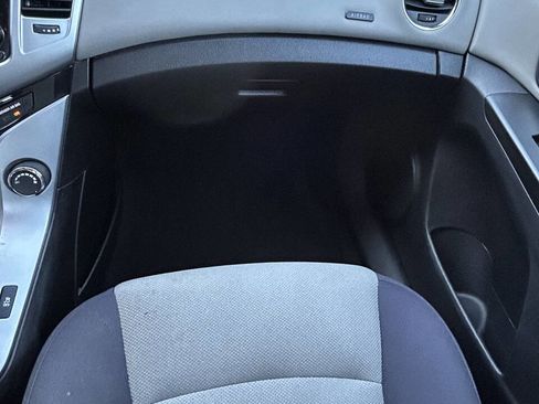 Used 2013 Chevrolet Cruze LS image 11