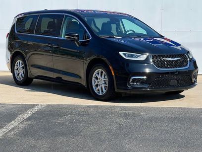 Used 2024 Chrysler Pacifica Touring-L