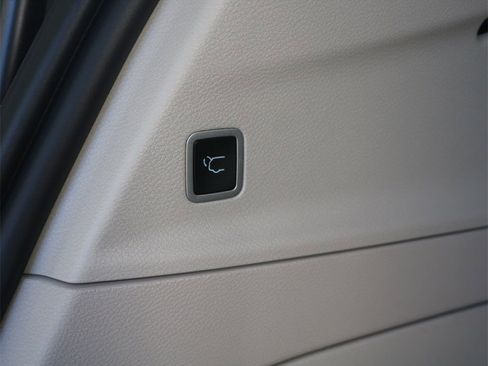 Used 2023 Chrysler Pacifica Touring-L image 26