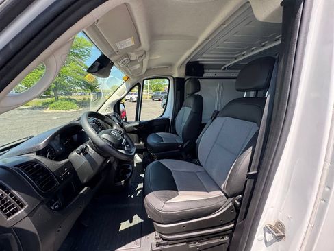 Used 2025 RAM ProMaster 2500 w/ Convenience Group FWD image 11