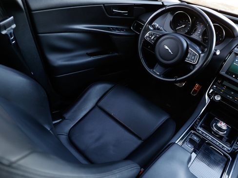 Used 2019 Jaguar XE image 20