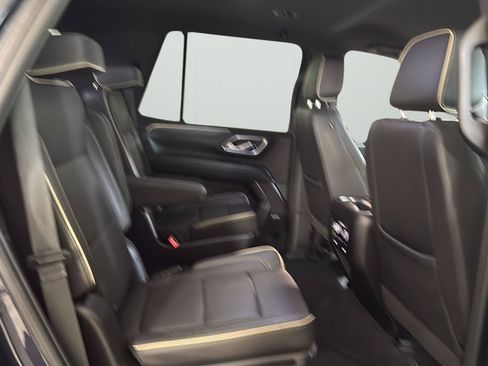 Certified 2024 GMC Yukon SLT w/ SLT Luxury Package AWD/4WD image 21