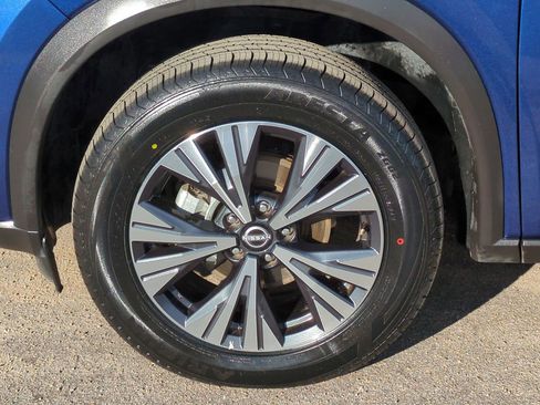 Used 2023 Nissan Rogue SV image 11